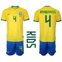 Billiga Brasilien Marquinhos #4 Barnkläder Hemma fotbollskläder till baby VM 2022 Kortärmad (+ Korta byxor)